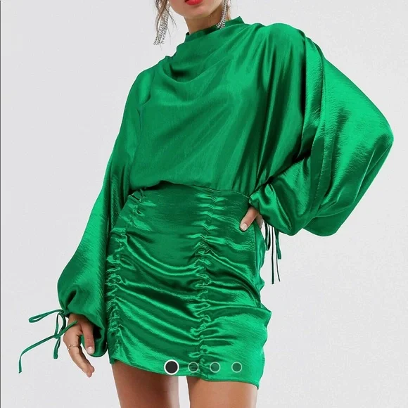 Gorgeous green satin dress great for NYE(New Year - Picture 1 of 3